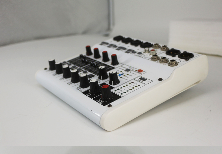 Venta al por mayor Mini DJ Mixer con USB para fuente de alimentación de 5V Audio Mini Mixer Precio